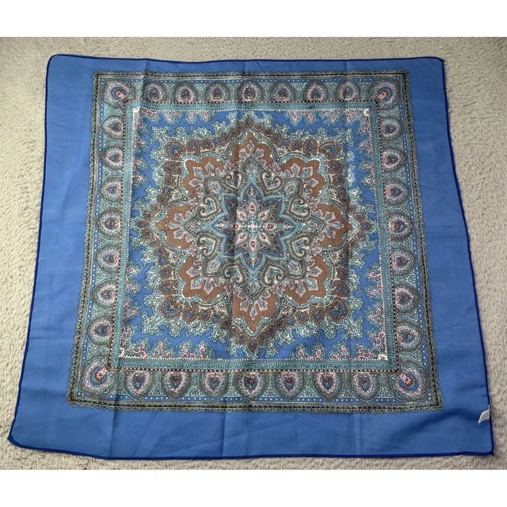 The Unbranded Brand scarf blue